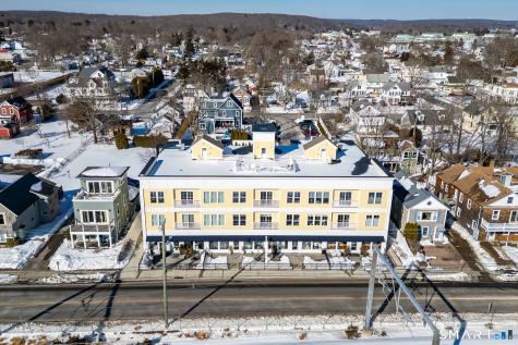 185 Main Street East Lyme CT 06357