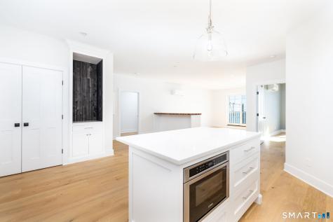 185 Main Street East Lyme CT 06357