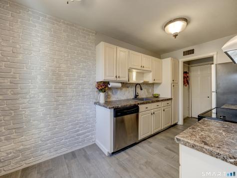 26 Forest Hill Drive Simsbury CT 06070