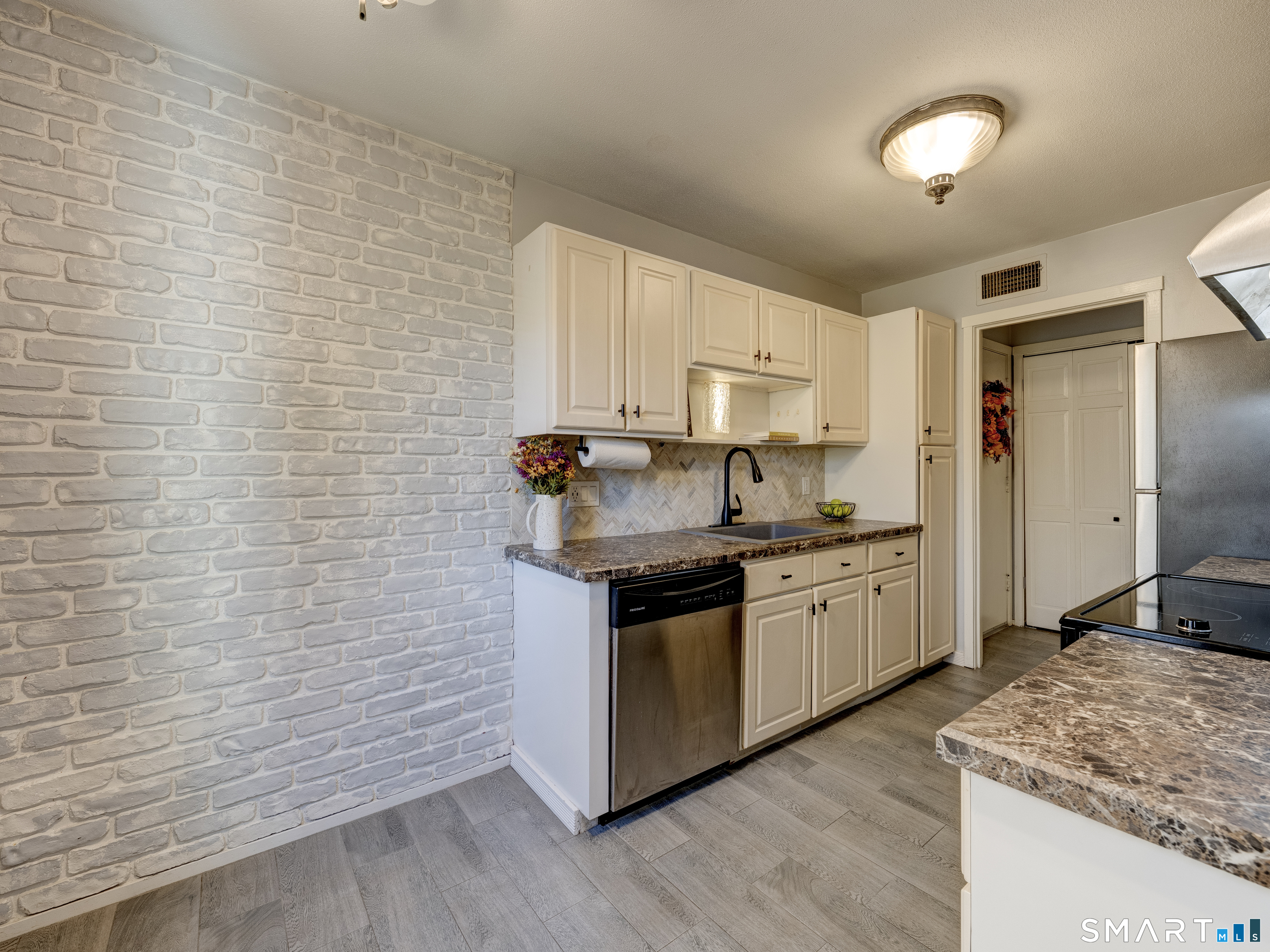 26 Forest Hill Drive Simsbury CT 06070