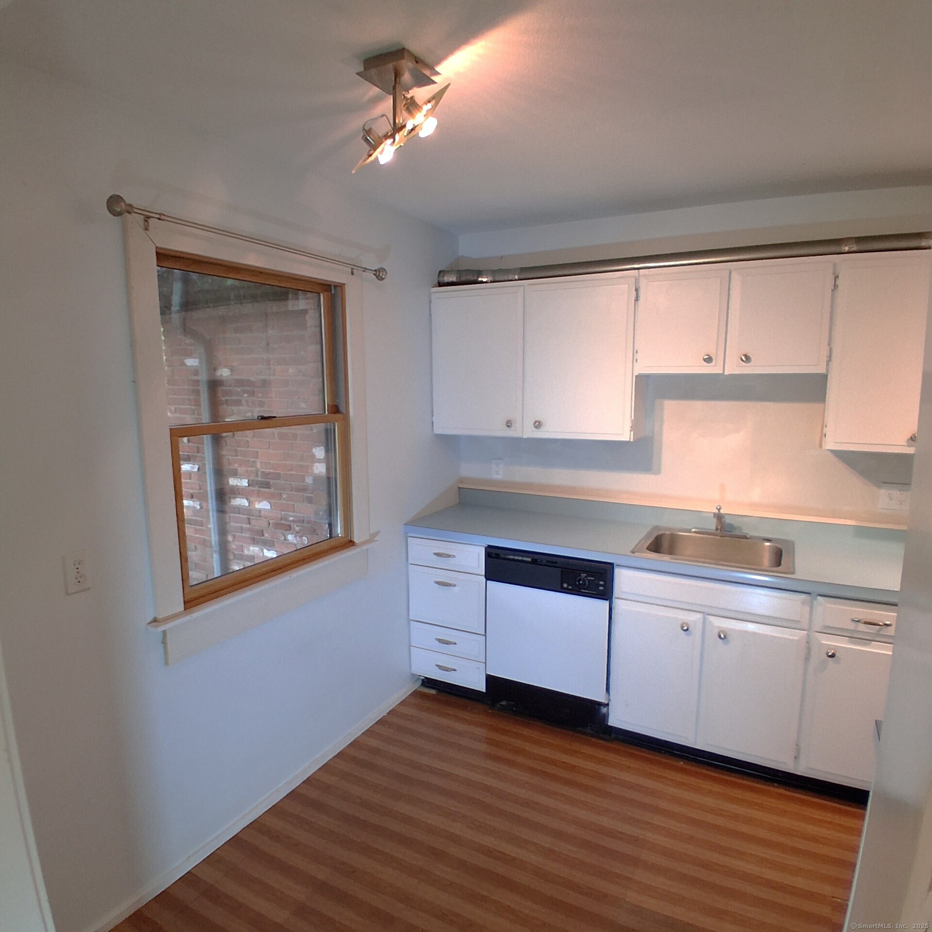 85 River Road Essex CT 06426
