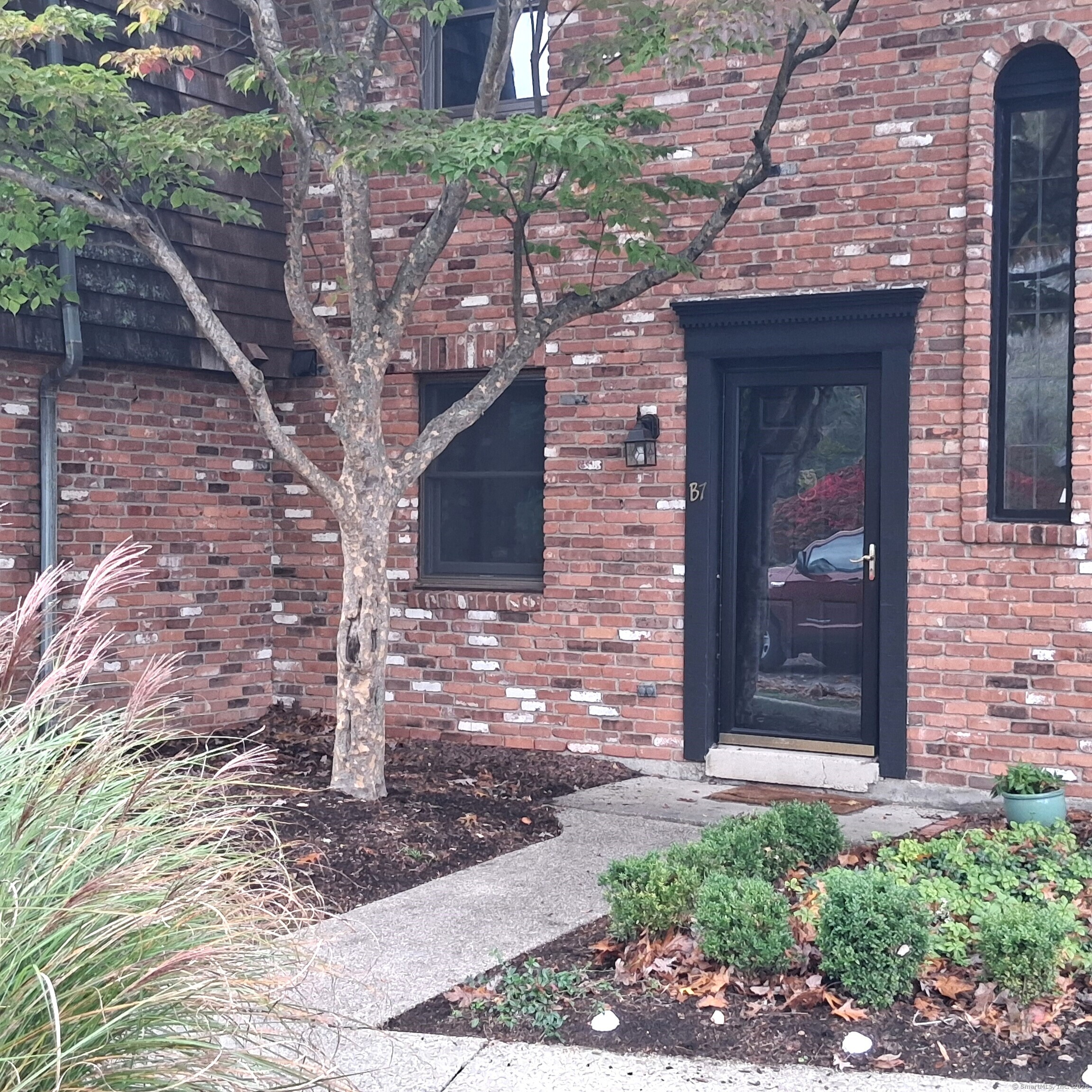 85 River Road Essex CT 06426