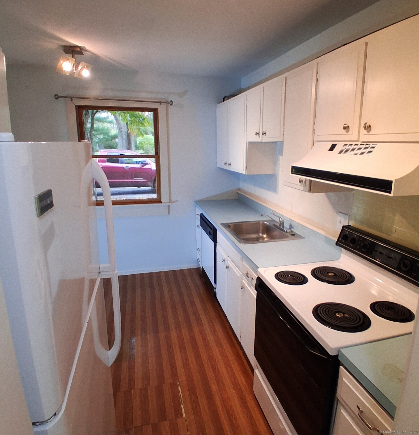 85 River Road Essex CT 06426