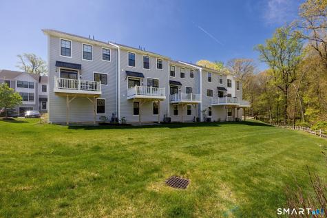 39 Brentwood Circle Danbury CT 06810
