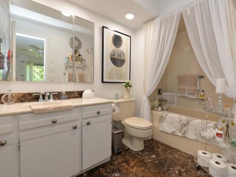 26 Heritage Crest Southbury CT 06488