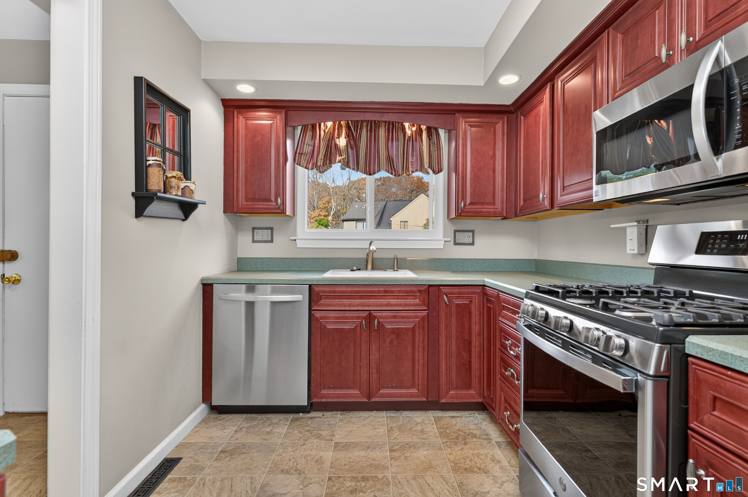 4 Avon Court Beacon Falls CT 06403