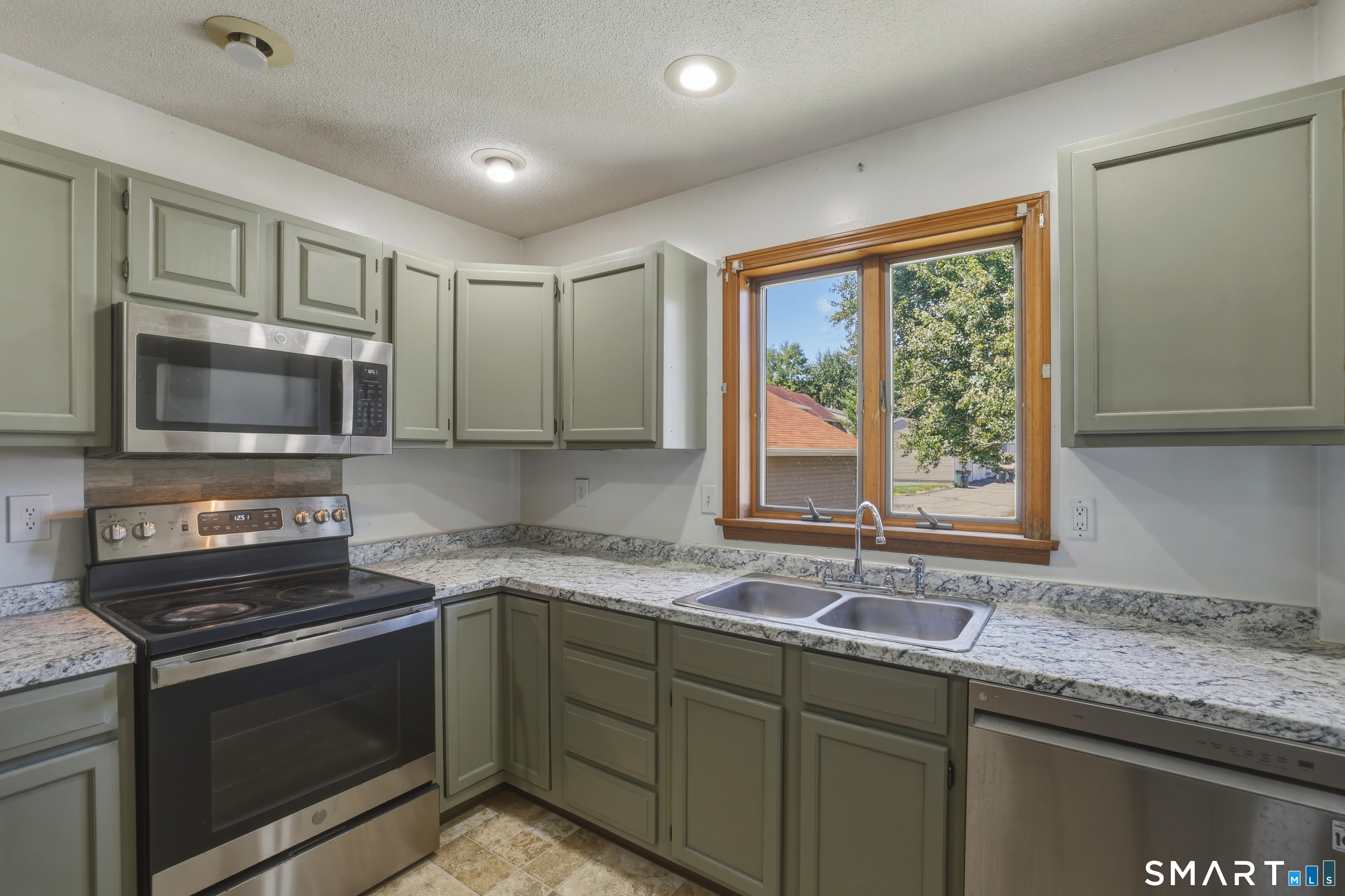 28 Meadow Lane Windsor Locks CT 06096
