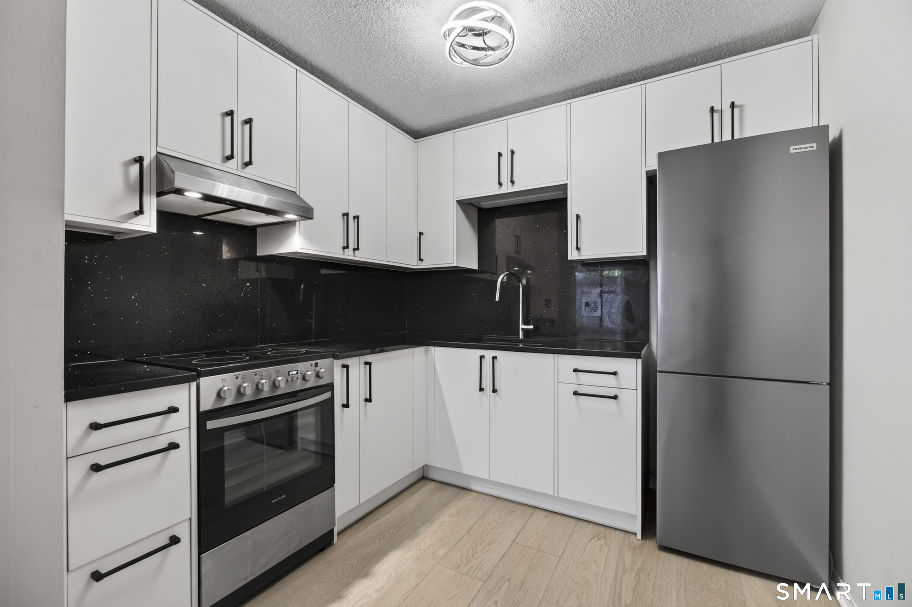 10 Pineview Drive Branford CT 06405