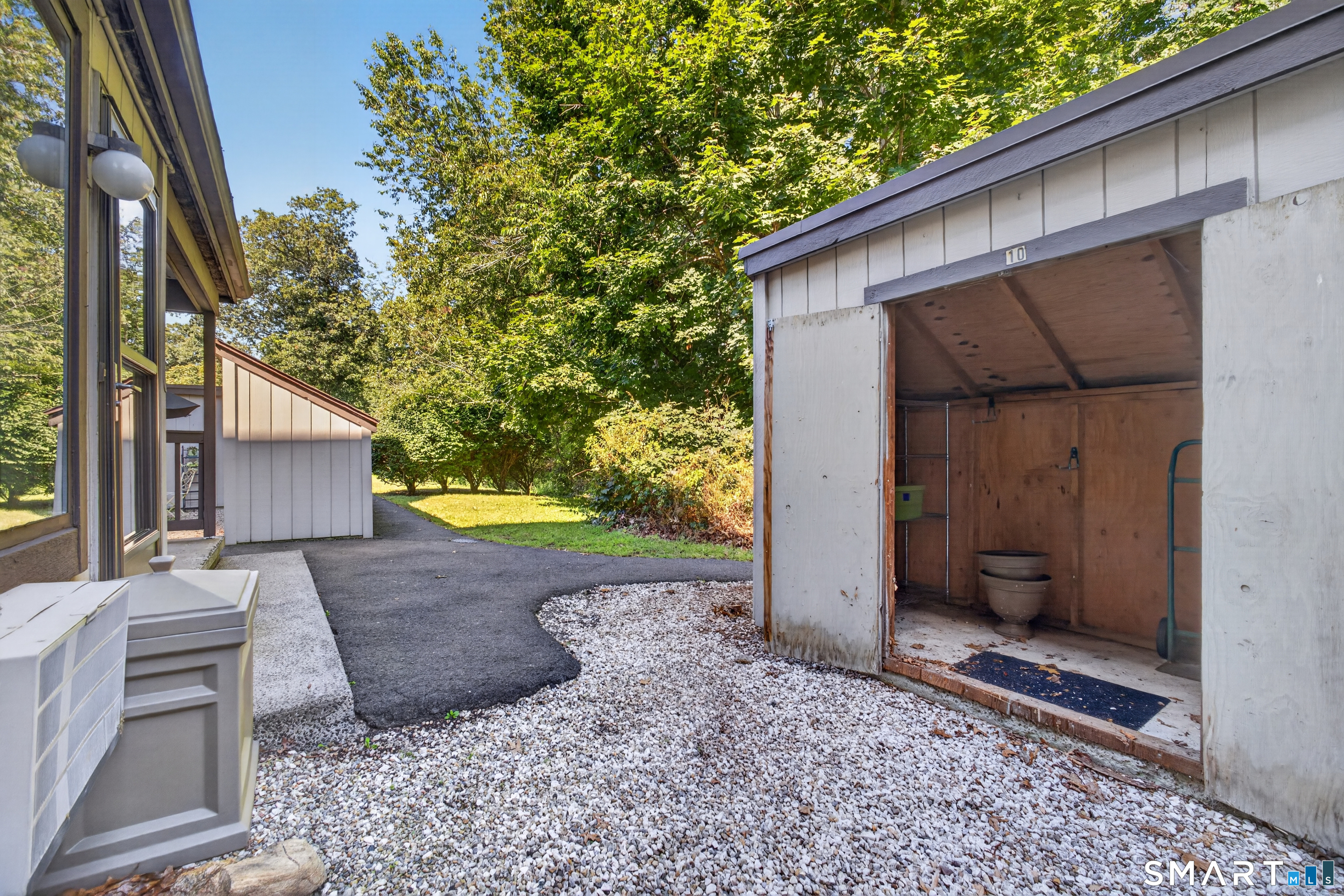 10 Pineview Drive Branford CT 06405