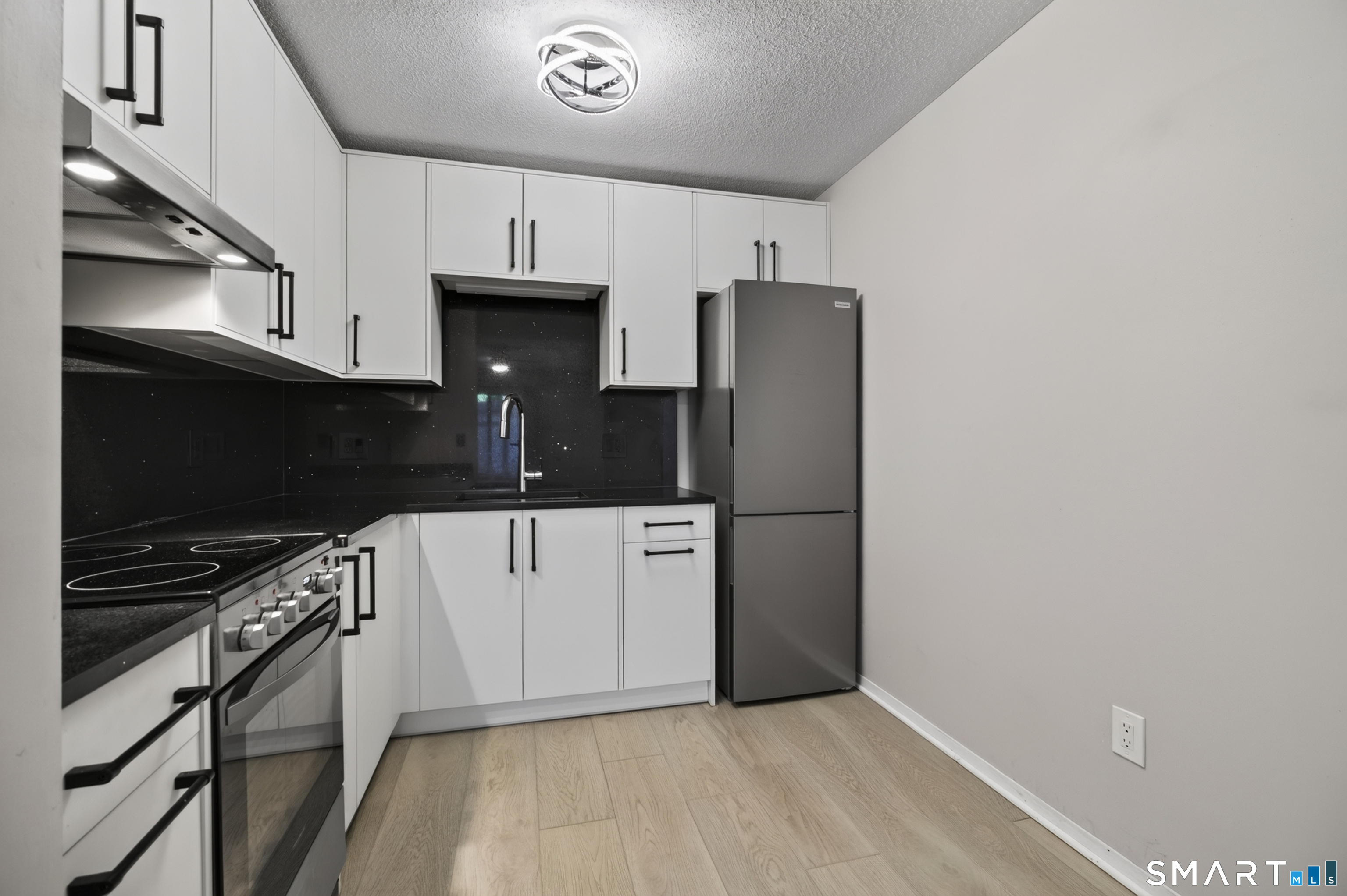 10 Pineview Drive Branford CT 06405