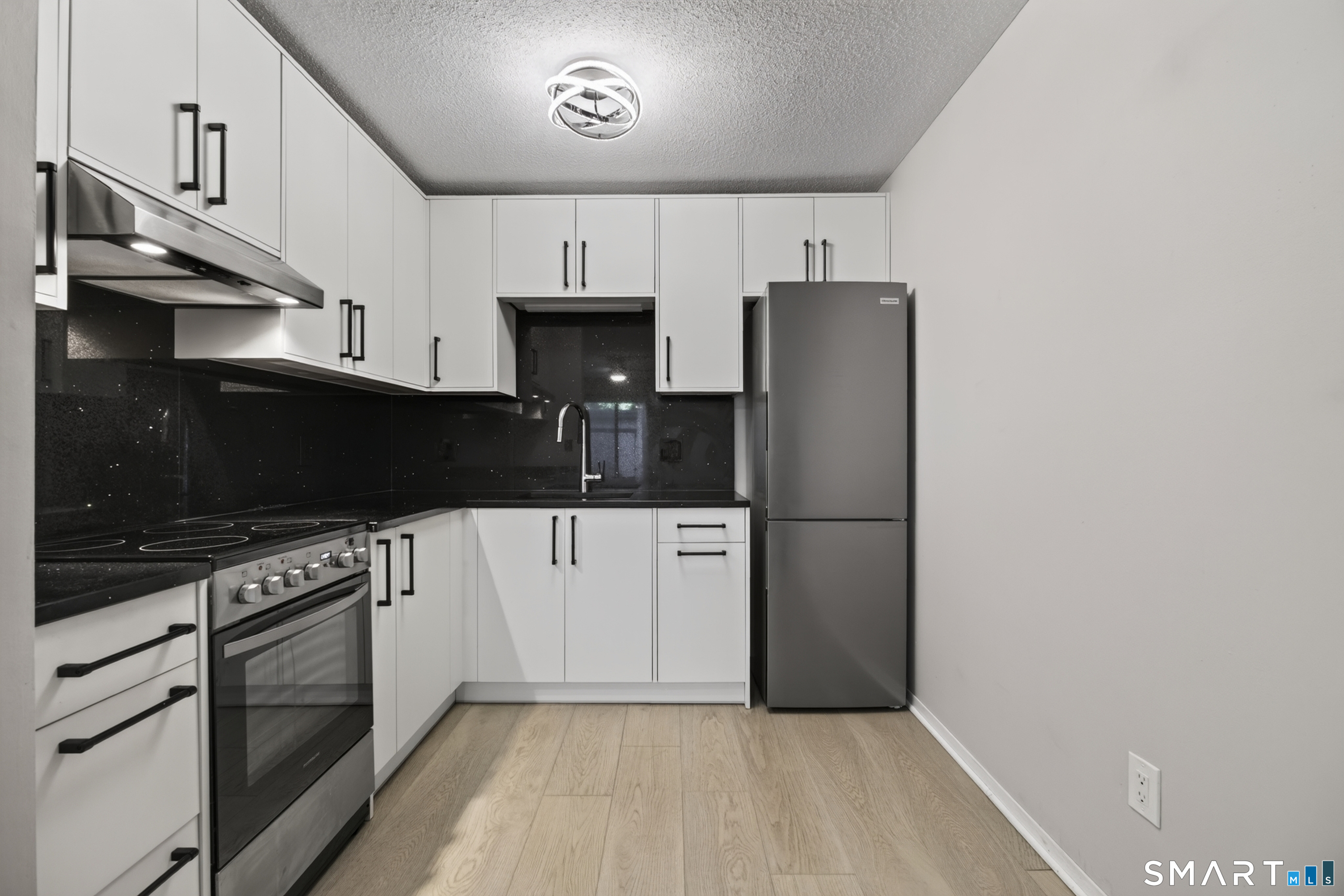 10 Pineview Drive Branford CT 06405