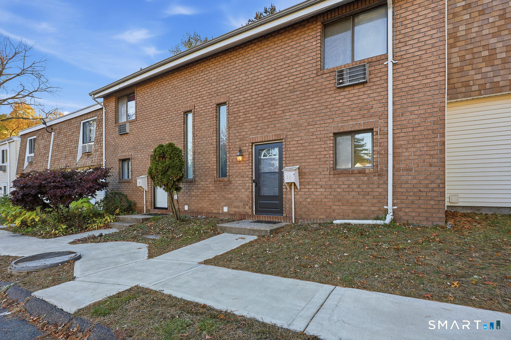11 Sutton Place Bloomfield CT 06002