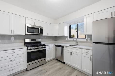 11 Sutton Place Bloomfield CT 06002
