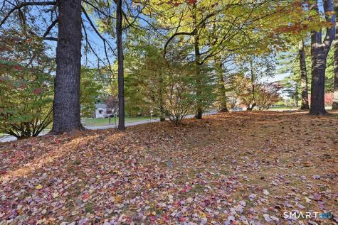 11 Sutton Place Bloomfield CT 06002