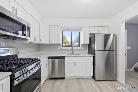 11 Sutton Place Bloomfield CT 06002