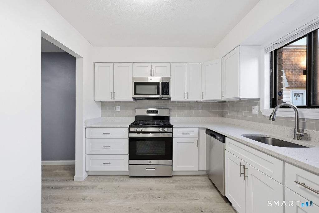 11 Sutton Place Bloomfield CT 06002