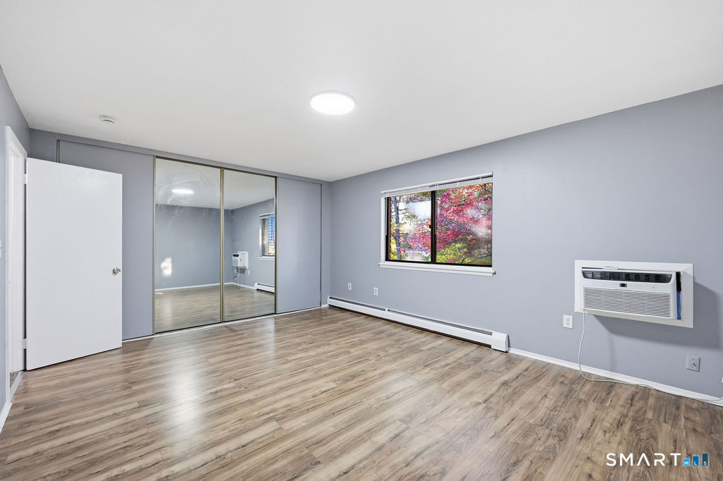 11 Sutton Place Bloomfield CT 06002