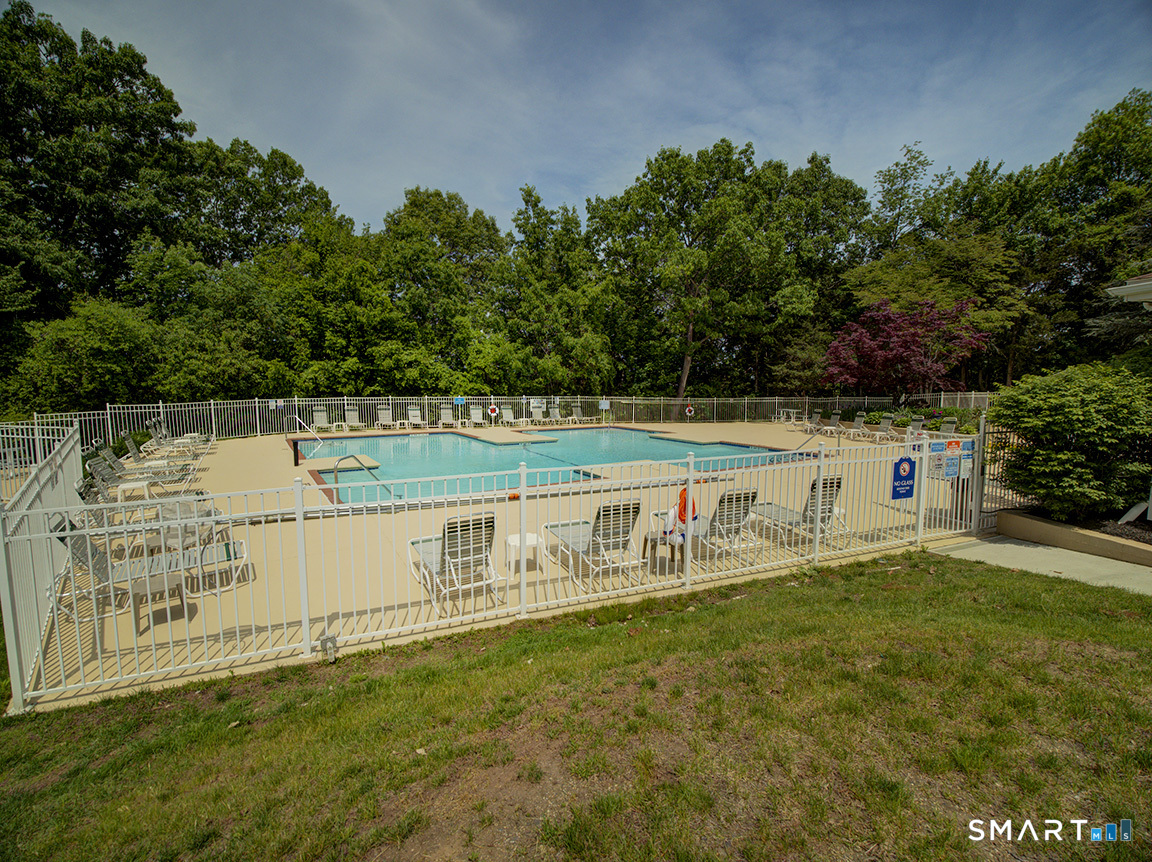 13 Carriage Crossing Lane Middletown CT 06457