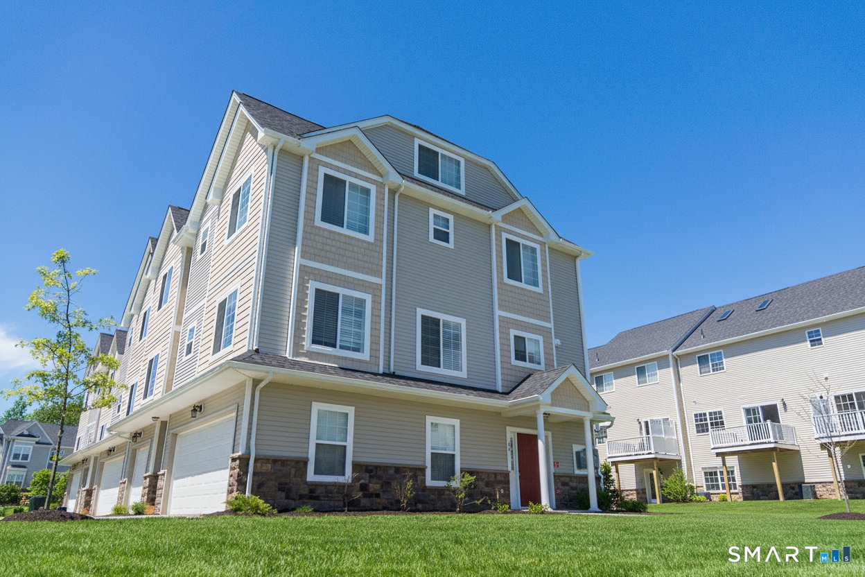 42 Lexie Lane South Windsor CT 06074