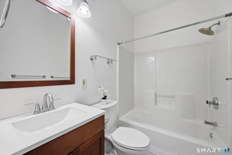 10 Jamie Lane Manchester CT 06042