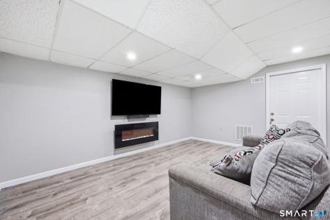 10 Jamie Lane Manchester CT 06042