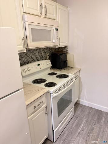 393 Laurel Avenue Bridgeport CT 06605