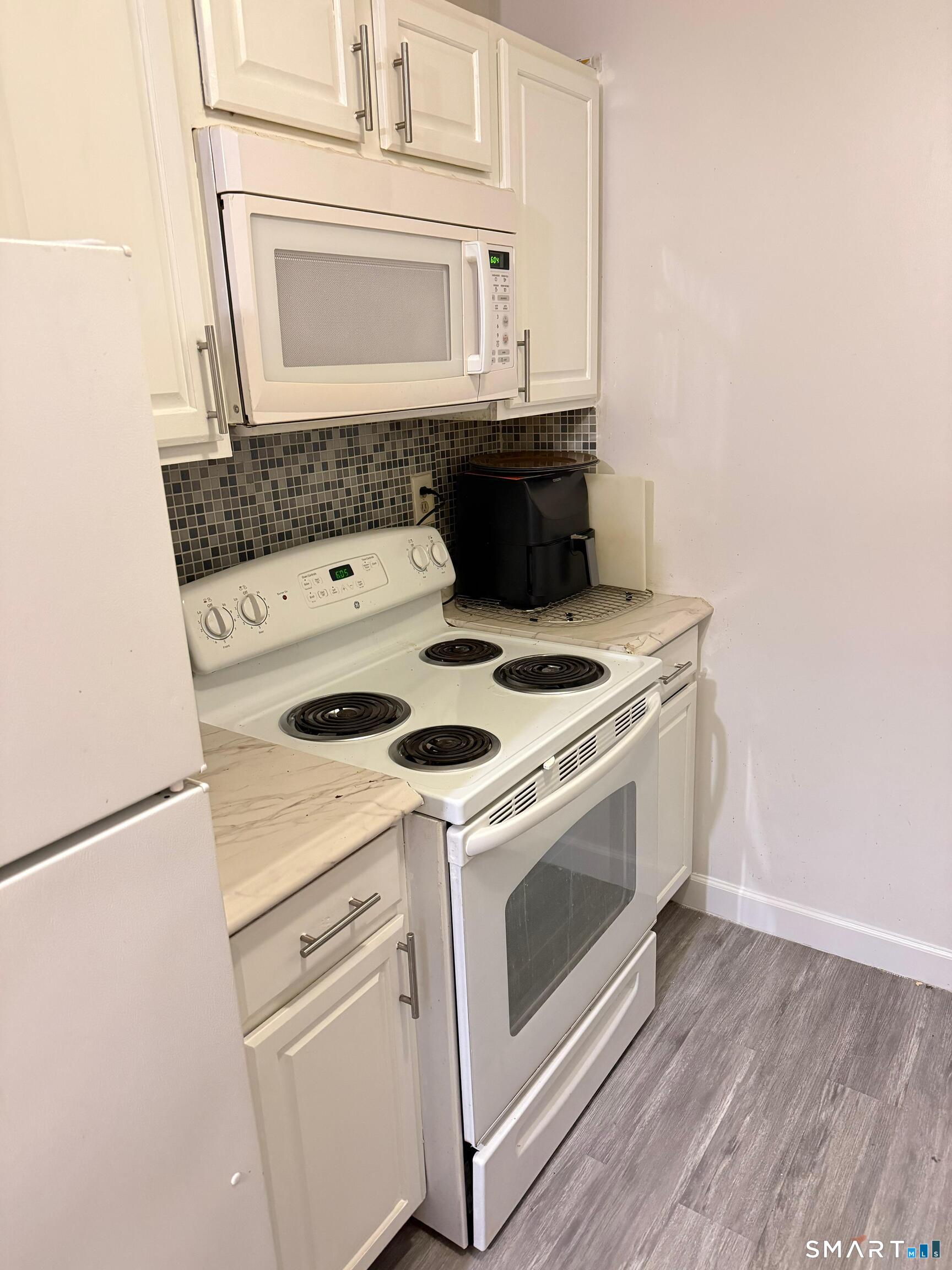 393 Laurel Avenue Bridgeport CT 06605