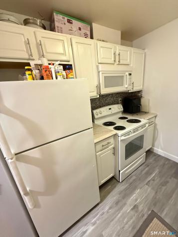 393 Laurel Avenue Bridgeport CT 06605