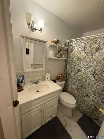 393 Laurel Avenue Bridgeport CT 06605