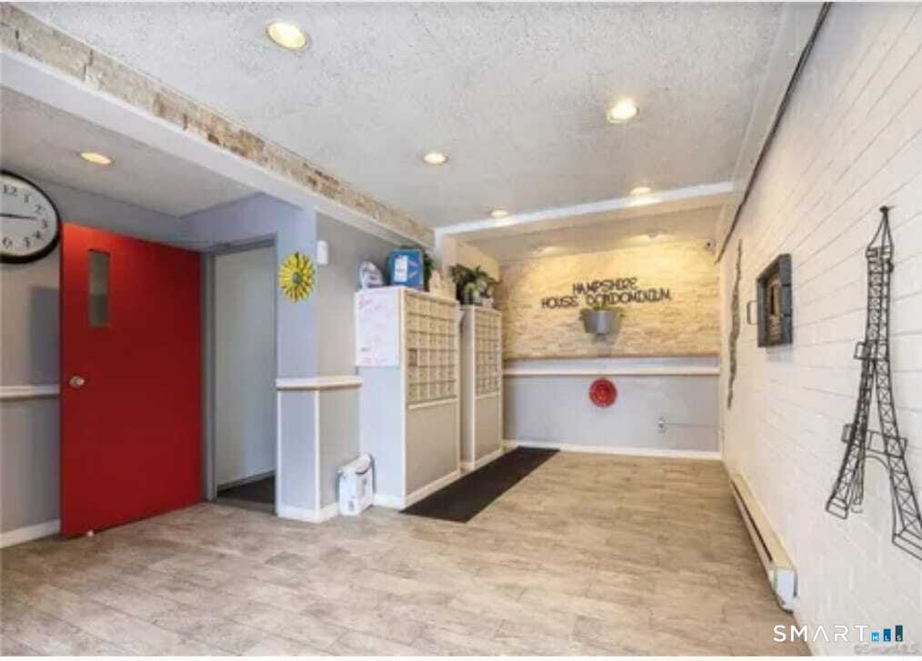 393 Laurel Avenue Bridgeport CT 06605