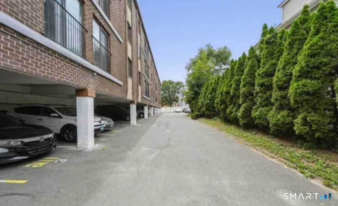 393 Laurel Avenue Bridgeport CT 06605