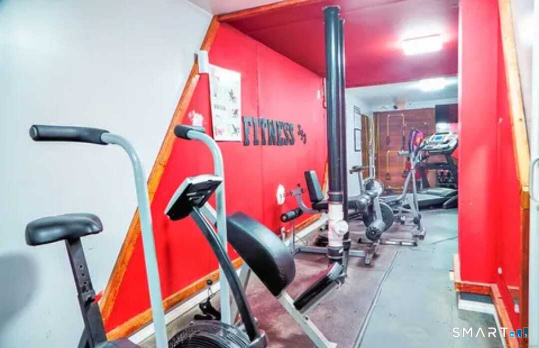 393 Laurel Avenue Bridgeport CT 06605