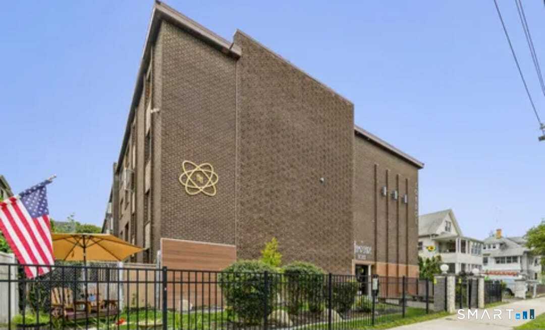 393 Laurel Avenue Bridgeport CT 06605