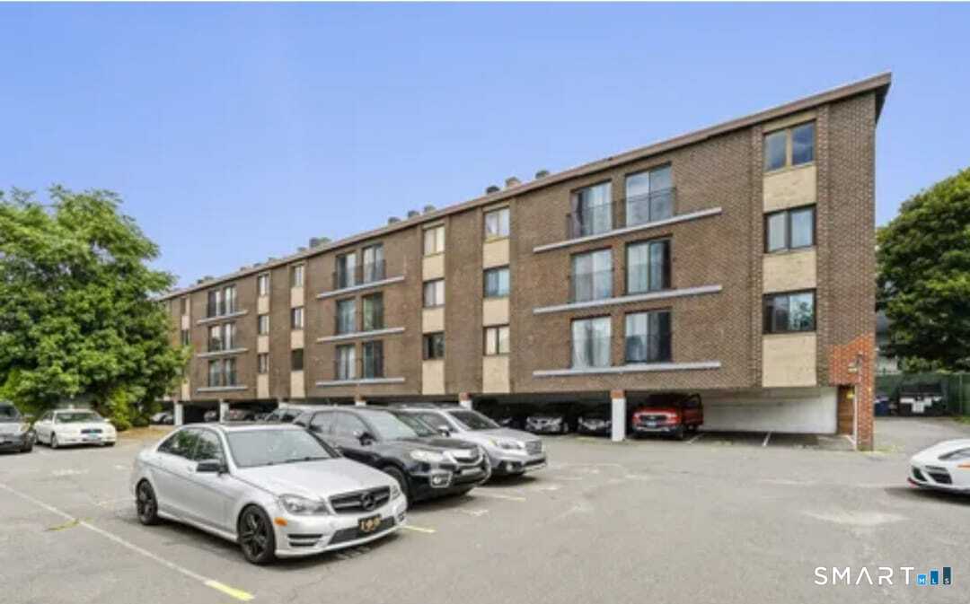 393 Laurel Avenue Bridgeport CT 06605