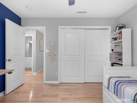 100 Dirienzo Heights Derby CT 06418