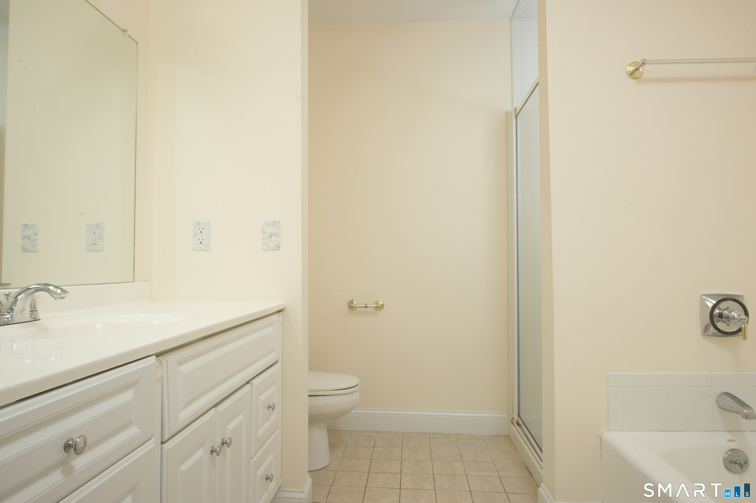 15 Greenwich Lane Avon CT 06001