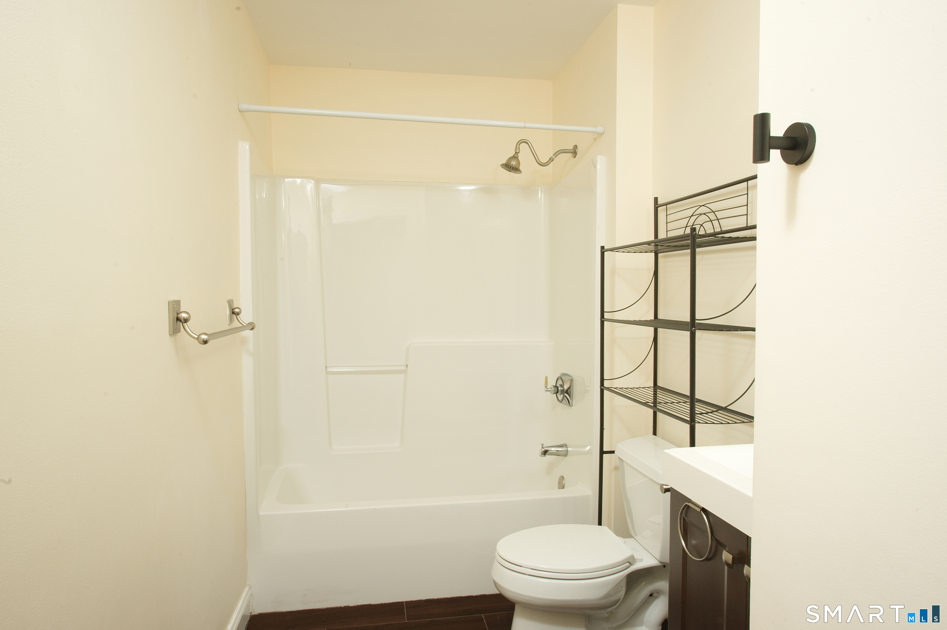 15 Greenwich Lane Avon CT 06001