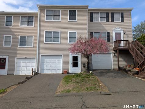 63 Summit Commons Derby CT 06418