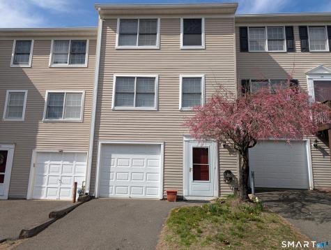 63 Summit Commons Derby CT 06418