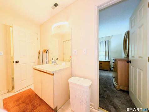 63 Summit Commons Derby CT 06418