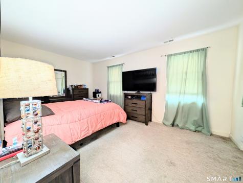 63 Summit Commons Derby CT 06418