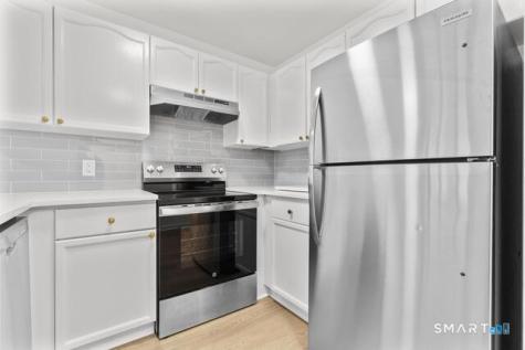 468 Main Street East Lyme CT 06357