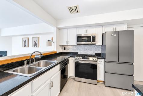 68 Harbour Close New Haven CT 06519