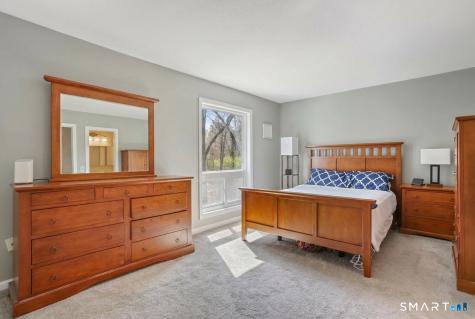 562 Oak Avenue Cheshire CT 06410