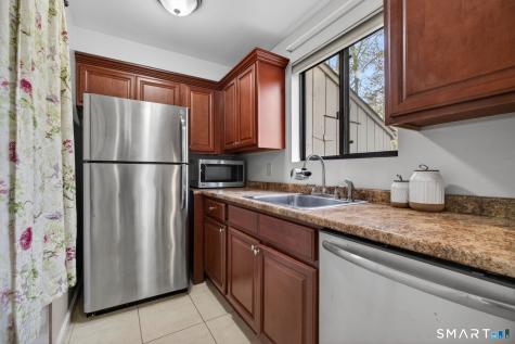 44 Mohawk Trail Guilford CT 06437