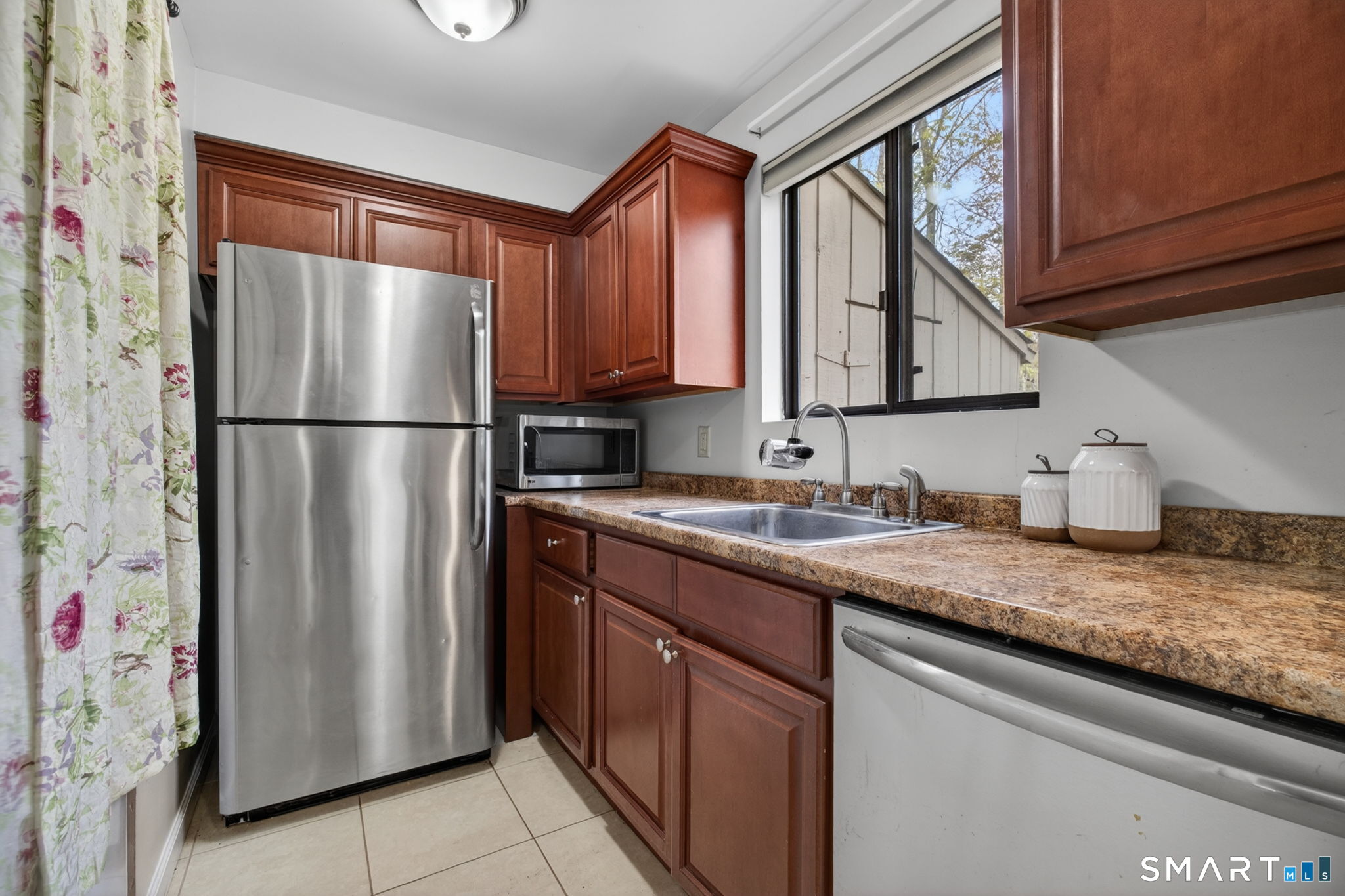 44 Mohawk Trail Guilford CT 06437