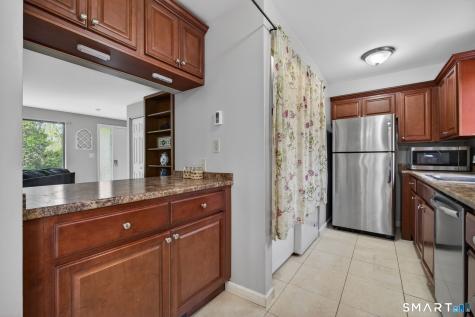 44 Mohawk Trail Guilford CT 06437