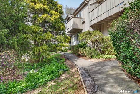 44 Mohawk Trail Guilford CT 06437