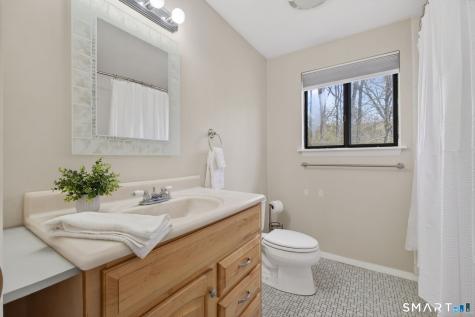 44 Mohawk Trail Guilford CT 06437