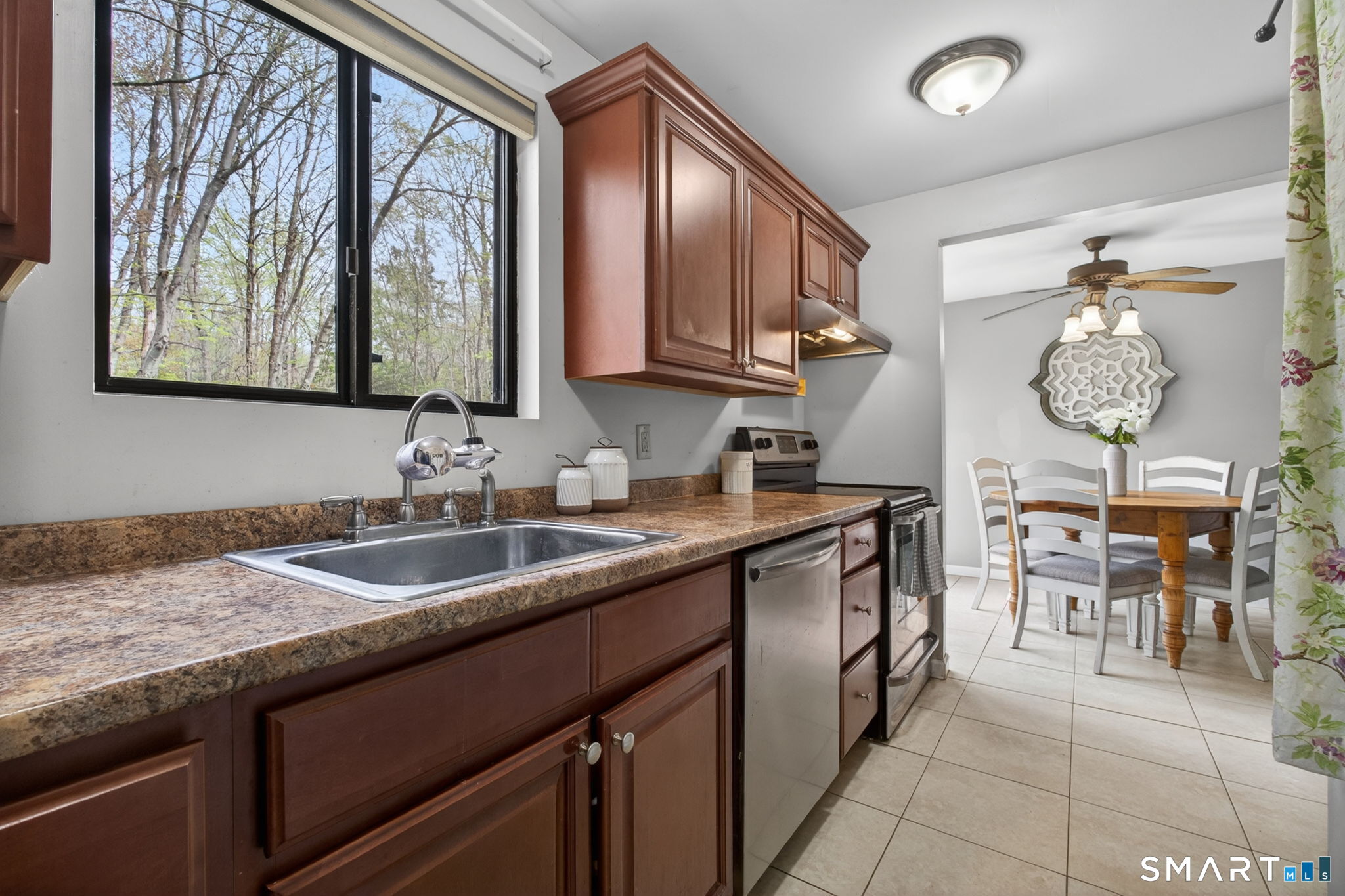 44 Mohawk Trail Guilford CT 06437